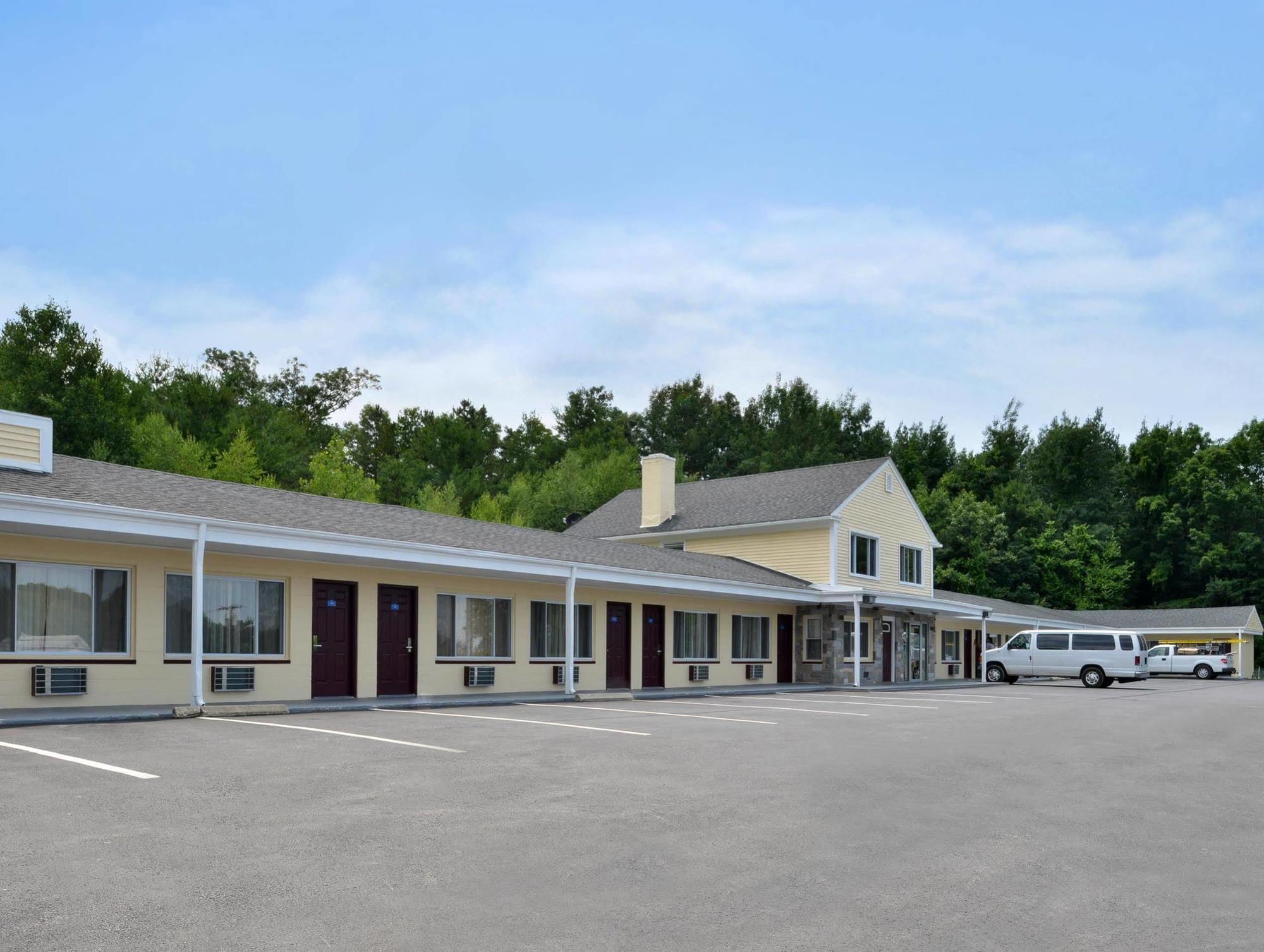 Americas Best Value Inn Providence-North Scituate Eksteriør billede